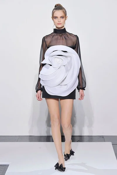 Look 12